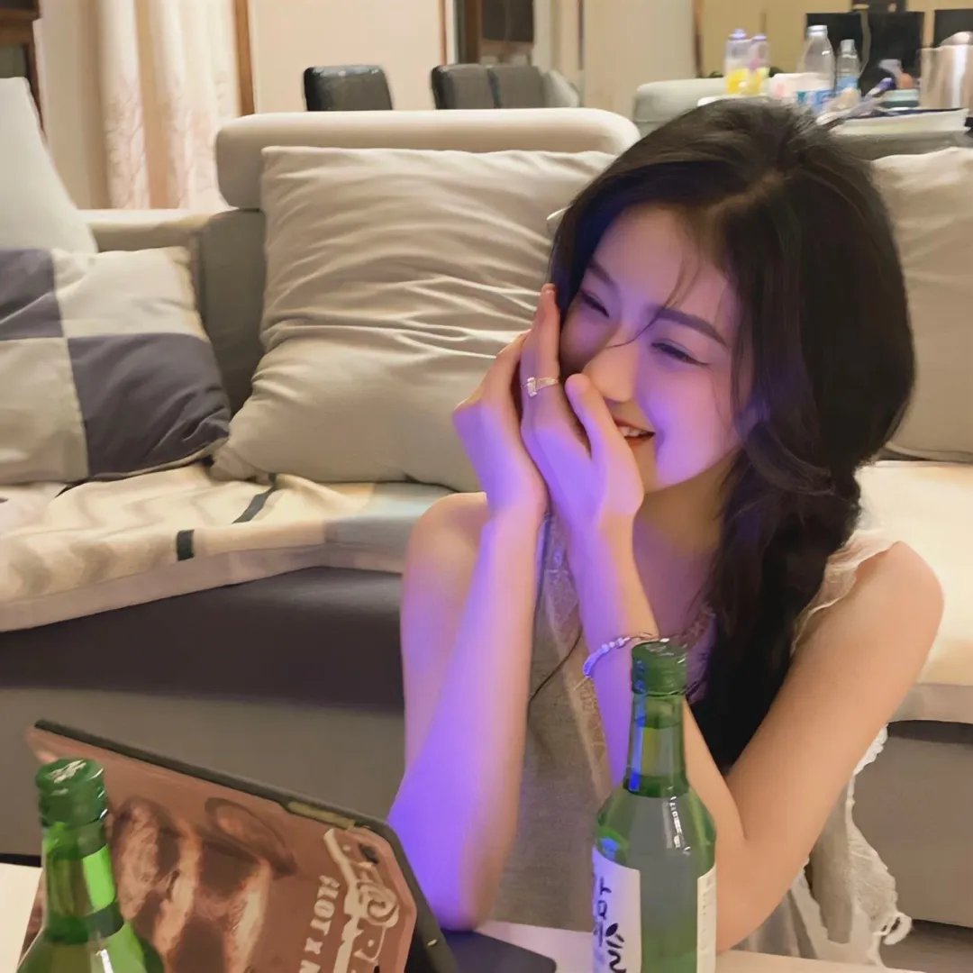 闪婚后小娇妻马甲捂不住了